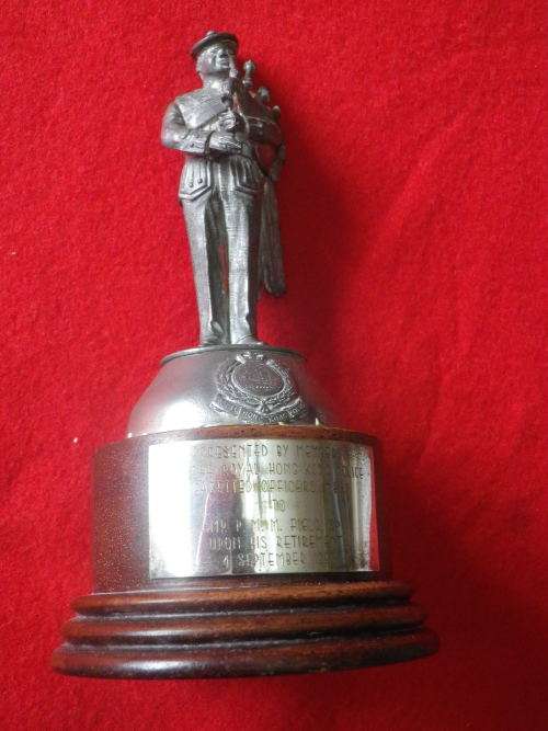 GB ROYAL HONG KONG POLICE - AWARDS TO MR P.M.M. FIELD - ON HIS RETIREMENT SEPT 1992  (535)