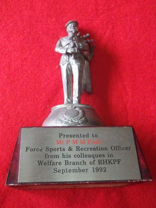 GB ROYAL HONG KONG POLICE - AWARDS TO MR P.M.M. FIELD - ON HIS RETIREMENT SEPT 1992  (535)