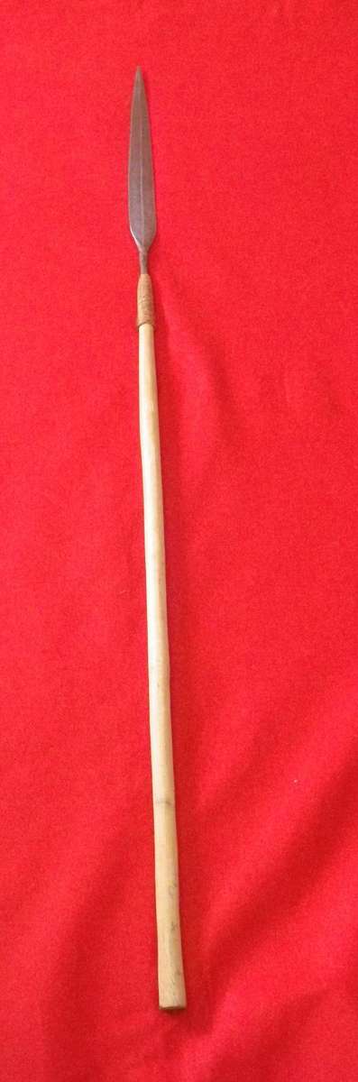 MODERN ZULU SPEAR - CIRCA 1970'S  -  TOTAL LENGTH 132CM - BLADE LENGTH 38CM -GOOD DISPLAY ITEM (7367