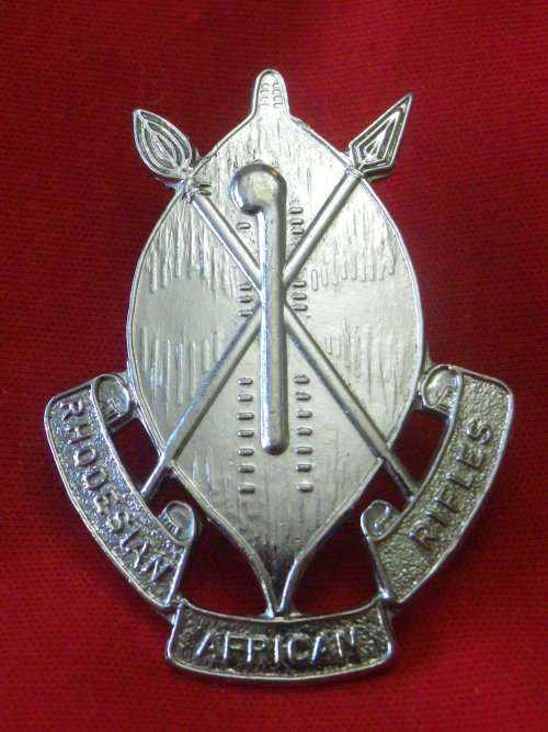 RHODESIAN AFRICAN RIFLES  - CHROME HEADDRESS BADGE - USED MOSTLY BY BANDSMEN    (3901)