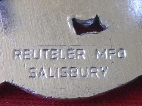 RHODESIA - GREY'S SCOUTS SET ANODISED CAP + FACING COLLAR BADGES - STAMPED REUTELER SBY- EARLY ISSUE