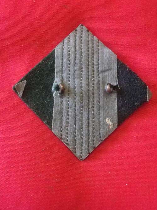 ROYAL RHODESIA  REGT.  QC BLACKENED BRASS CAP BADGE ON SCARCE 3Bn. (NR)   BACKING       (2381)