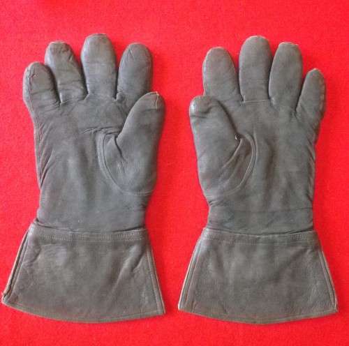 GERMAN - WW2 PAIR MOTORCYCLISTS GLOVES - STAMPED 22JAN 1942 - MADE NOKEL & CO, BERLIN - SCARCE(3913)