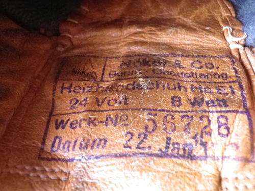 GERMAN - WW2 PAIR MOTORCYCLISTS GLOVES - STAMPED 22JAN 1942 - MADE NOKEL & CO, BERLIN - SCARCE(3913)