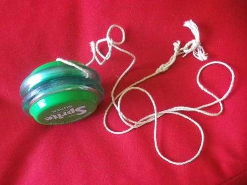 SPRITE GENUINE RUSSELL YOYO WITH ORIGINAL STRING        (2620)