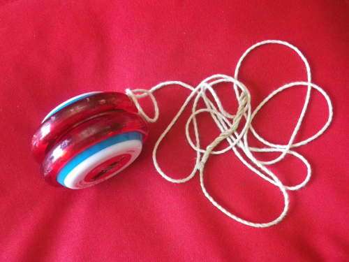 COCA-COLA  GENUINE RUSSELL YOYO WITH ORIGINAL STRING        (2621)