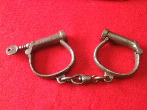RHODESIA - EARLY PAIR HANDCUFFS + ORIGINAL KEY - ALL STAMPED 119 - HISTORY UNKNOWN -WORKING  ( 3935)