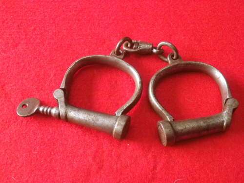 RHODESIA - EARLY PAIR HANDCUFFS + ORIGINAL KEY - ALL STAMPED 119 - HISTORY UNKNOWN -WORKING  ( 3935)