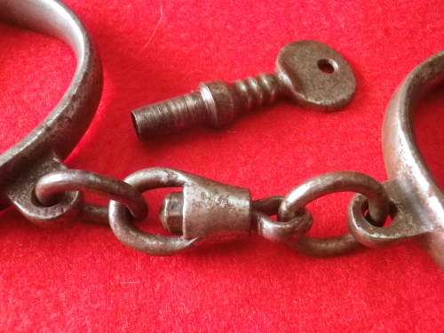 RHODESIA - EARLY PAIR HANDCUFFS + ORIGINAL KEY - ALL STAMPED 119 - HISTORY UNKNOWN -WORKING  ( 3935)