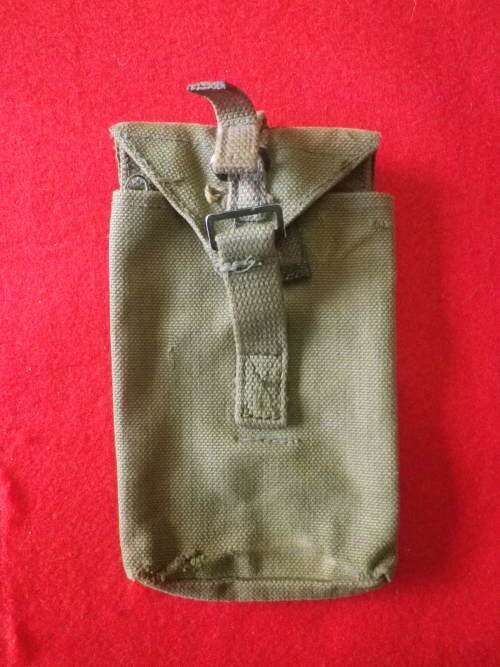 RHODESIAN ARMY - FN  AMMO POUCH     (4633)