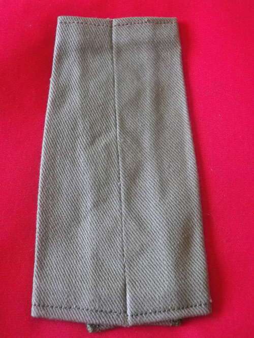 RHODESIAN ARMY - CAPTAIN'S EPAULETTE SLIP ON     (7399)