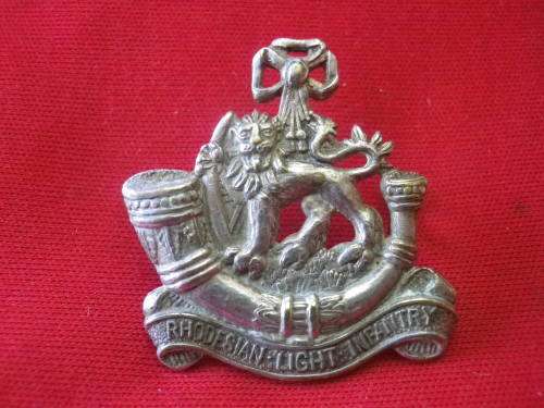 RHODESIAN LIGHT INFANTRY - OFFICERS SILVER BERET / CAP BADGE (7412)