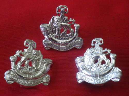 RHODESIAN LIGHT INFANTRY - SET OR'S CAP + FACING PAIR COLLAR BADGES   (4636)