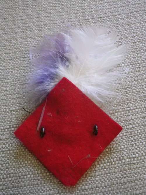 RHODESIA REGT. BADGE + 4 BN. HACKLE - FEATHERS DELICATE      (7417)