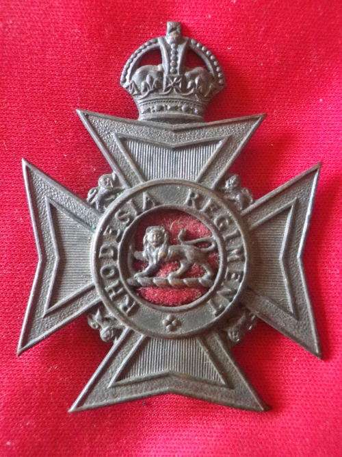 RHODESIA REGT. BLACKENED BRASS HELMET PLATE  - 1927-1947    (7454)