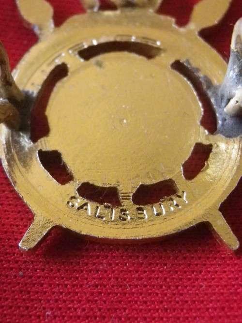 RHODESIAN INTELLIGENCE CORPS  - GOLD ANODISED + ENAMEL CAP BADGE WITH ORIGINAL FELT BACKING   (4660)