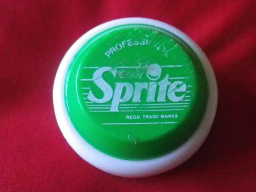 SPRITE YOYO  "THE PROFESSIONAL "   NO STRING - 2 SIDES SEEM TO "WOBBLE"      (2639)