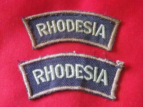 RHODESIAN AIR FORCE PAIR OF SHOULDER TITLES   (7548)