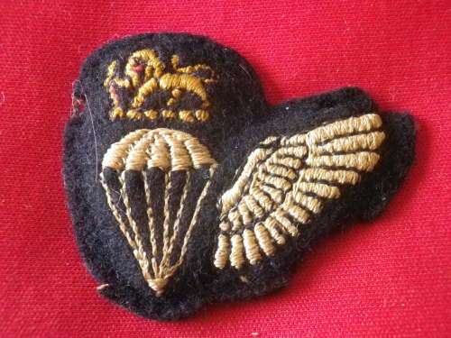 RHODESIAN AIR FORCE - PARACHUTE INSTRUCTOR'S EMBROIDERED PADDED BADGE FOR GREENS - SCARCE - (7552)