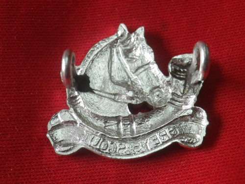 RHODESIA - GREY'S SCOUTS SILVER ANODISED BERET BADGE   (3028)