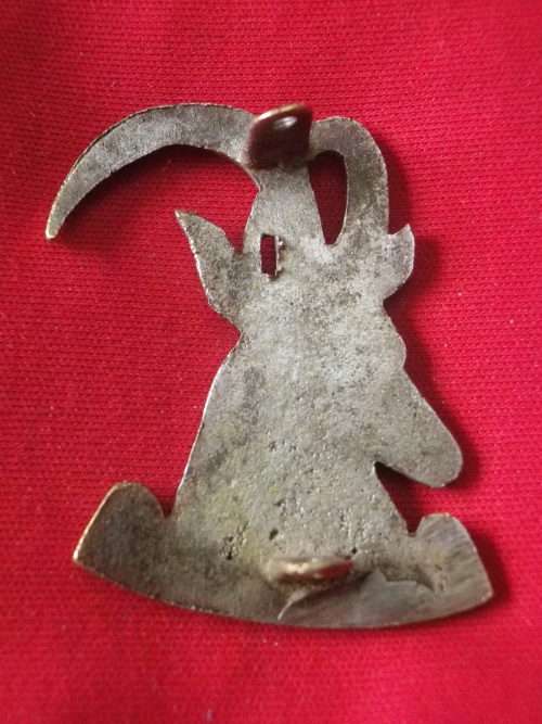 SOUTHERN RHODESIA ARMOURED CAR REGT. WW2 CAST CAP BADGE - FROM E AFRICA /ABYSSINIAN CAMPAIGN ERA (12