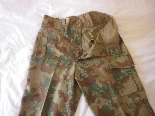 SA POLICE - CAMMO TROUSERS - OBSOLETE - MADE ENSIGN SIZE 87/81 - NOTE HOLE  (4687)