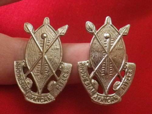 RHODESIAN AFRICAN RIFLES - CHROMED PAIR COLLAR BADGES    (3017)