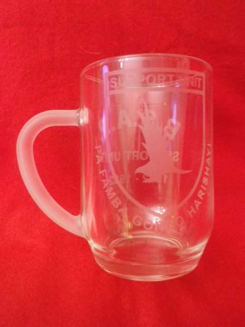 RHODESIA BSAP - SUPPORT UNIT 20 YEAR COMMEMORATIVE GLASS BEER MUG 1962-1982 (7669)