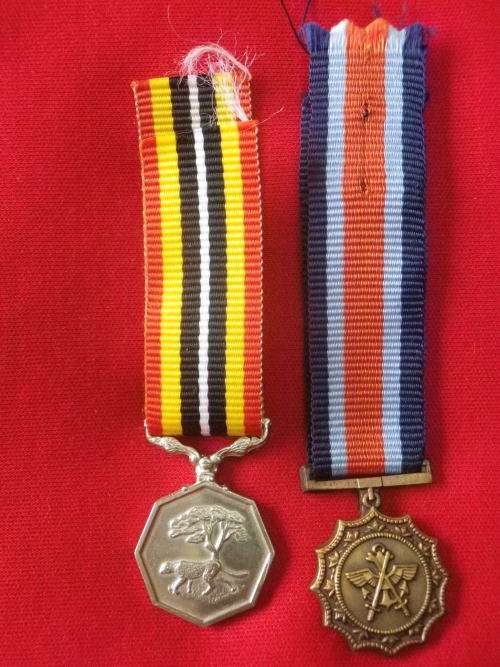SADF - MINIATURE MEDALS - CHIEF OF SADF COMM MEDAL + SOUTHERN AFRICA MEDAL   (5041)