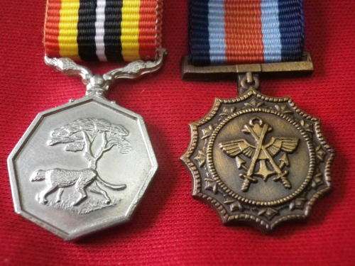 SADF - MINIATURE MEDALS - CHIEF OF SADF COMM MEDAL + SOUTHERN AFRICA MEDAL   (5041)