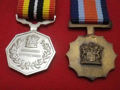SADF - MINIATURE MEDALS - CHIEF OF SADF COMM MEDAL + SOUTHERN AFRICA MEDAL   (5041)