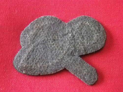 RHODESIAN ARMY - ARMOURERS BADGE FOR GREENS - MINOR DISCOLOURATION    (7695)