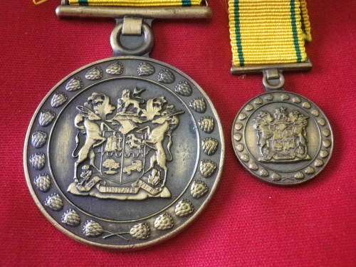 SA PRISONS - 10 YEAR FAITHFUL SERVICE  FULL SIZED  MEDAL + MINIATURE  - BRONZE   (4785)