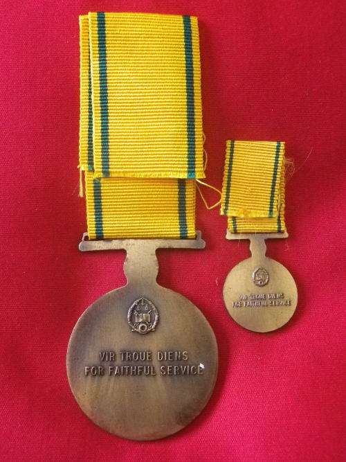 SA PRISONS - 10 YEAR FAITHFUL SERVICE  FULL SIZED  MEDAL + MINIATURE  - BRONZE   (4785)