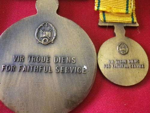SA PRISONS - 10 YEAR FAITHFUL SERVICE  FULL SIZED  MEDAL + MINIATURE  - BRONZE   (4785)