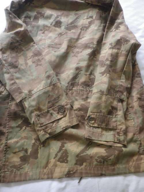 SADF - 32 BATTALION CAMMO COMBAT JACKET - SIZE L - AS NEW - 1 BUTTON BROKEN (4768)