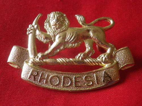 RHODESIAN STAFF CORPS + GENERAL SERVICE -  ANODISED CAP BADGE        (7705)