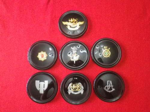 RHODESIAN PERIOD - 7 X RESIN COASTERS - 5 X CORPS + RhAF + INTAF.  DIAMETER 8cm ( 1052)