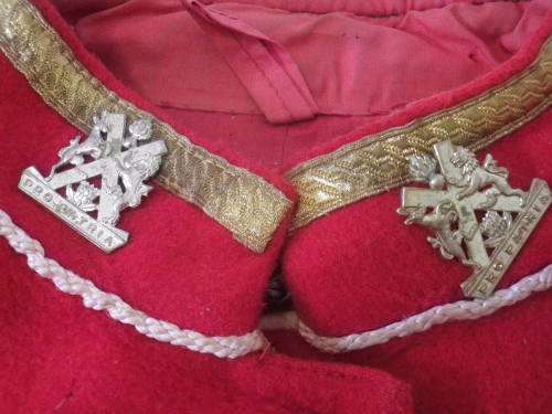 SADF - PRETORIA HIGHLANDERS DRUM MAJORS DRESS TUNIC - SOME HOLES    (4844)