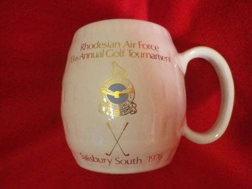 RHODESIAN AIR FORCE - ANNUAL GOLF TOURNAMENT MUG - SALISBURY SOUTH 1976 - MADE NORBEL   (1056)
