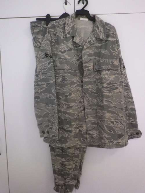 US AIR FORCE DIGITAL `TIGER STRIPE` CAMO TUNIC (SIZE 40) + TROUSERS (SIZE MEDIUM)  (4862)
