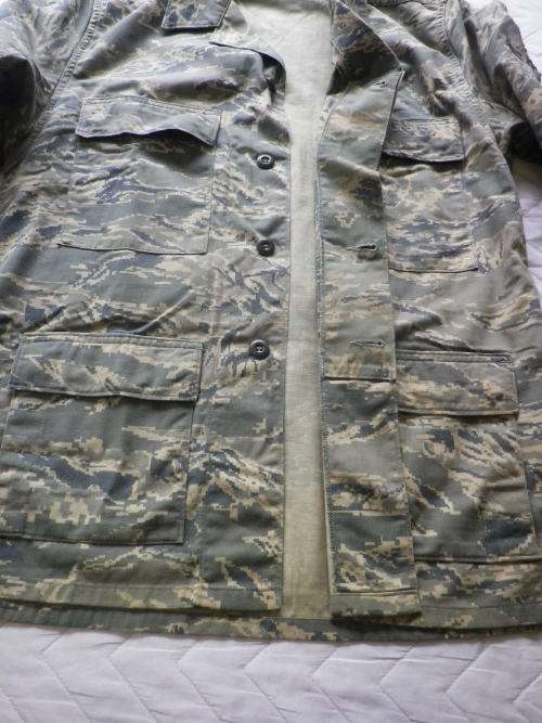 US AIR FORCE DIGITAL `TIGER STRIPE` CAMO TUNIC (SIZE 40) + TROUSERS (SIZE MEDIUM)  (4862)