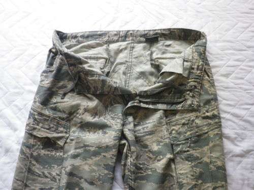 US AIR FORCE DIGITAL `TIGER STRIPE` CAMO TUNIC (SIZE 40) + TROUSERS (SIZE MEDIUM)  (4862)