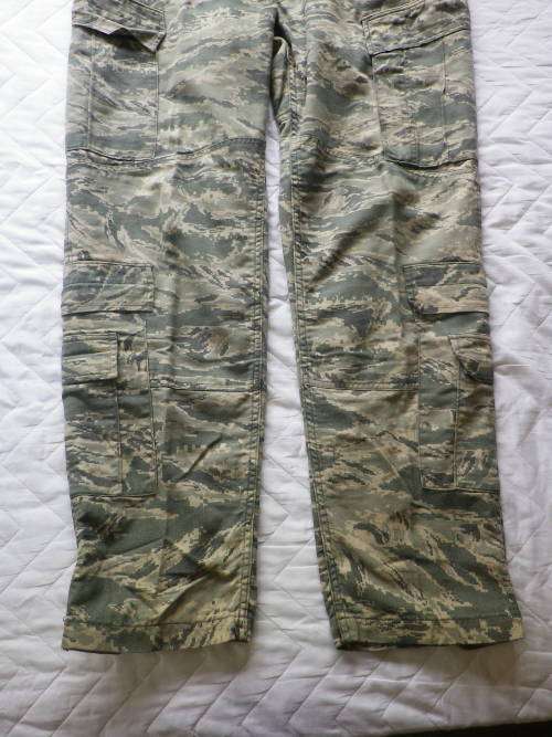 US AIR FORCE DIGITAL `TIGER STRIPE` CAMO TUNIC (SIZE 40) + TROUSERS (SIZE MEDIUM)  (4862)