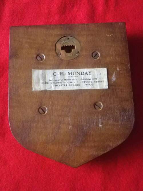 RHODESIAN ARMY - EARLY QC SCHOOL OF INFANTRY PLAQUE - MADE MUNDAY, ENGLAND MINOR DAMAGE   (7838)