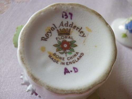 4 SMALLPRETTY  PORCELAIN ITEMS - NOTE 1 CHIP ON FLOWER OF LID OF THE BOX...OTHERS IN GOOD CONDITION