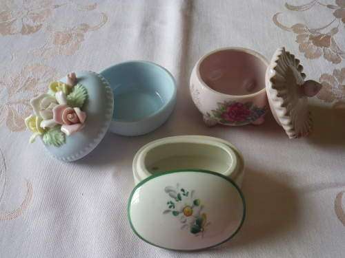 3 SMALL TRINKET BOWLS WITH LIDS - GREAT CONDITION