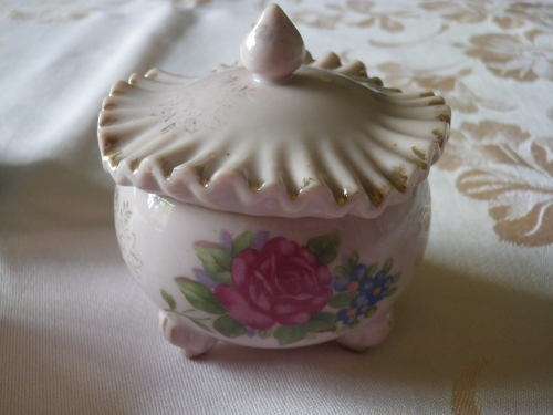 3 SMALL TRINKET BOWLS WITH LIDS - GREAT CONDITION