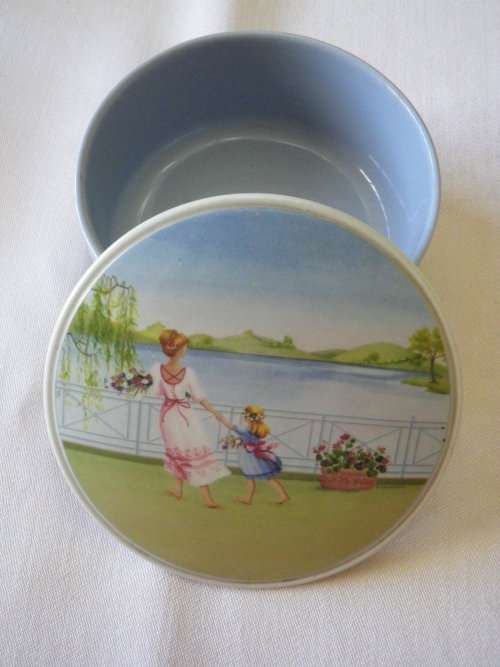 VILLEROY & BOCH   `ROMANTICS SEASON NO. 1`     BOWL + LID -  DIAMETER 9.5cm -  GOOD CONDITION