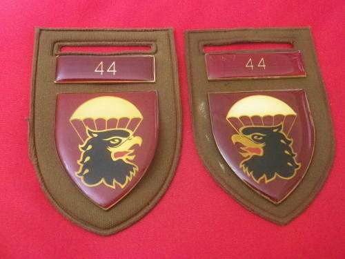 SADF - 44 PARA FACING PAIR OF SLIP ON FLASHES         (2789)